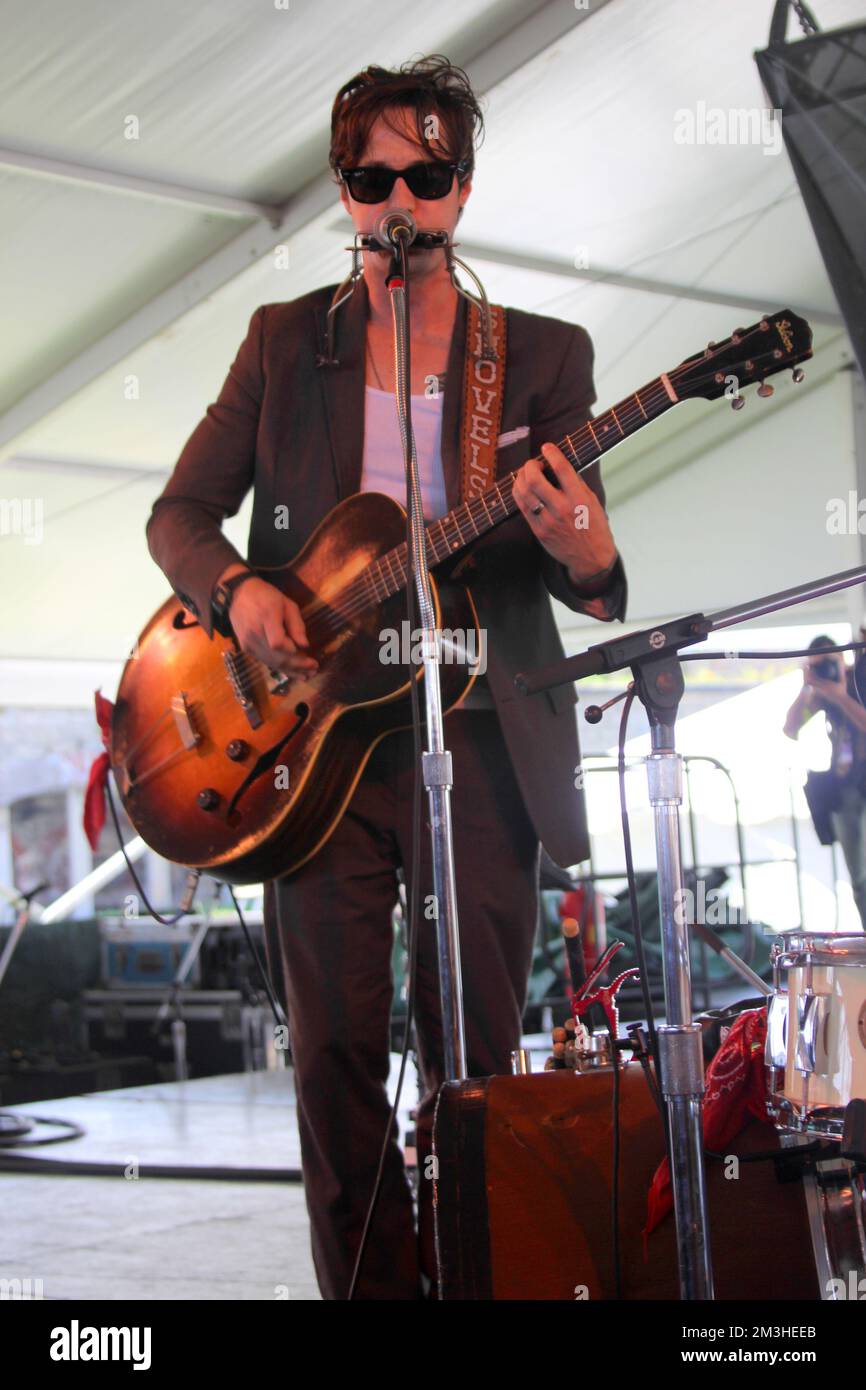 Newport Folk Festival Shovels and Rope in concert Stock Photo Alamy
