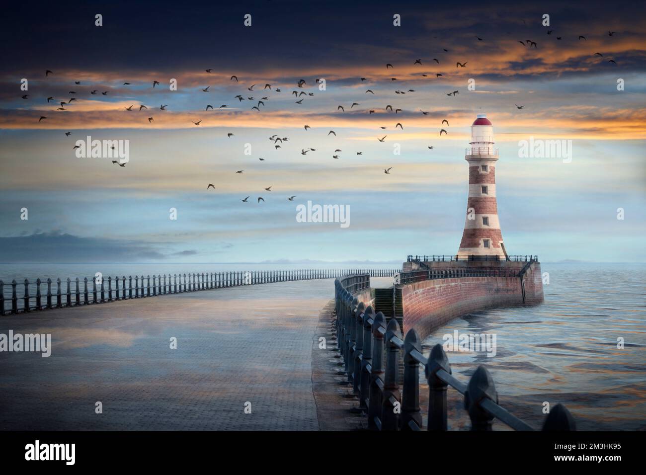 Roker Pier Lighthouse (2 Stock Photo - Alamy
