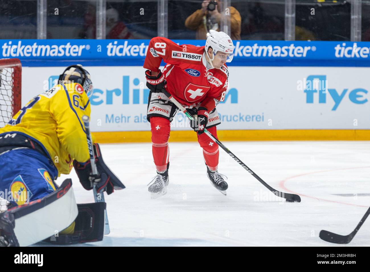 15.12.2022, Fribourg, BCF Arena, SWISS Ice Hockey Games Sweden - Switzerland, #87 Killian Mottet (Schweiz) (Photo by Siriane Davet/Just Pictures/Sipa USA) Credit Sipa US/Alamy Live News Stock Photo
