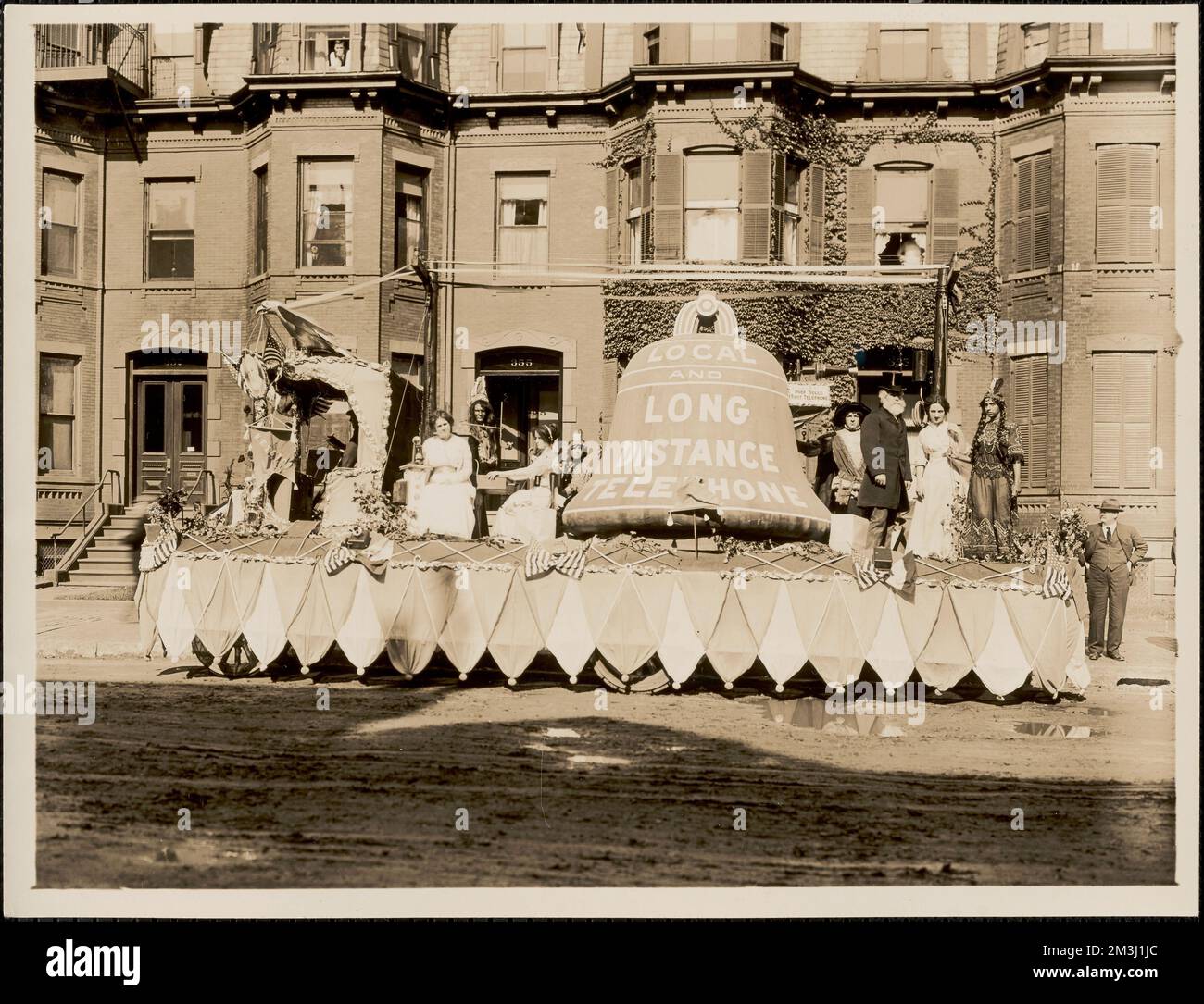 New England Telephone and Telegraph Co. float, Columbus Day Parade 1913 , Parades & processions, Floats Parades, Bells, Costumes, New England Telephone and Telegraph Company.  Leon Abdalian Collection Stock Photo