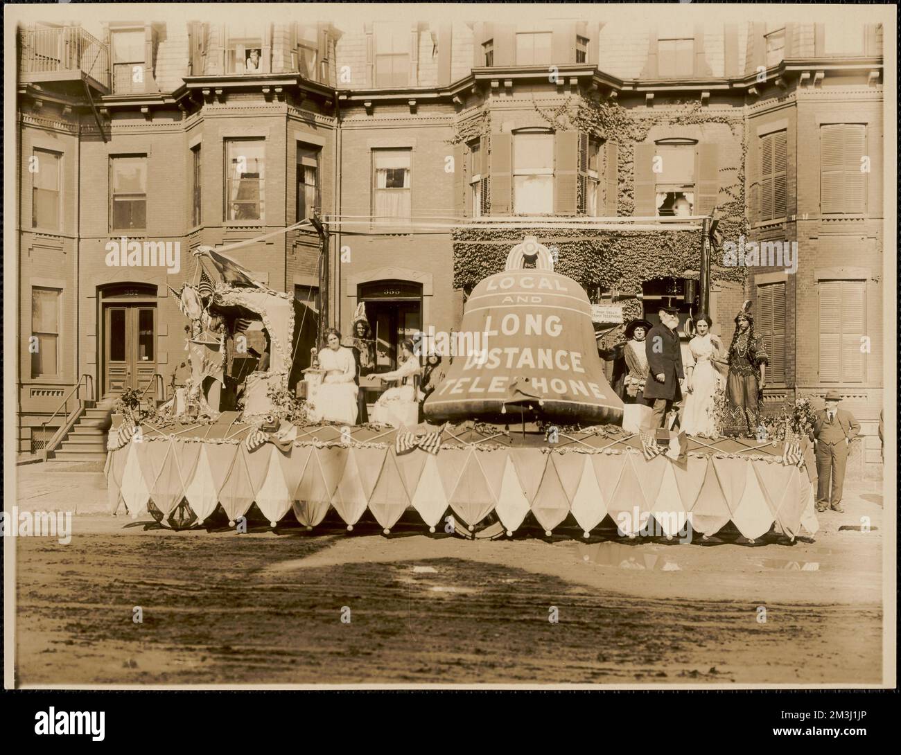 New England Telephone and Telegraph Co. float, Columbus Day Parade 1913 , Parades & processions, Floats Parades, Bells, Costumes, New England Telephone and Telegraph Company.  Leon Abdalian Collection Stock Photo