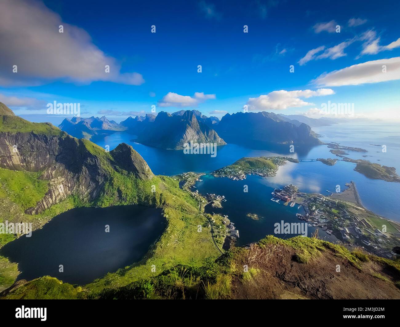 wide-angle-landscape-over-the-lofoten-islands-from-the-reinebringen