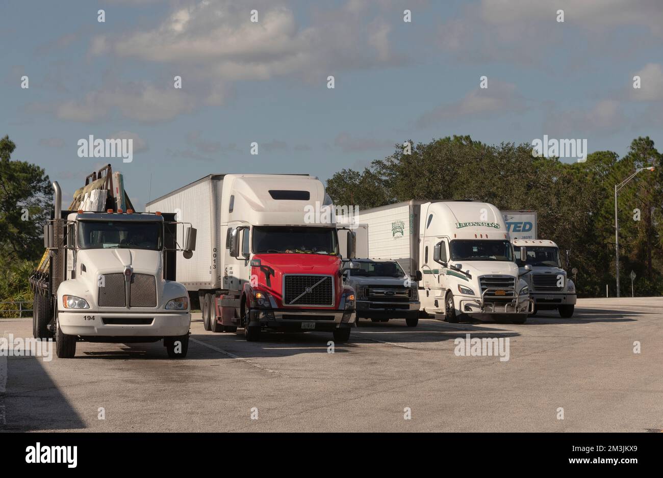 Central Florida, USA. 2022. Truck stop rest area in Florida with trucks