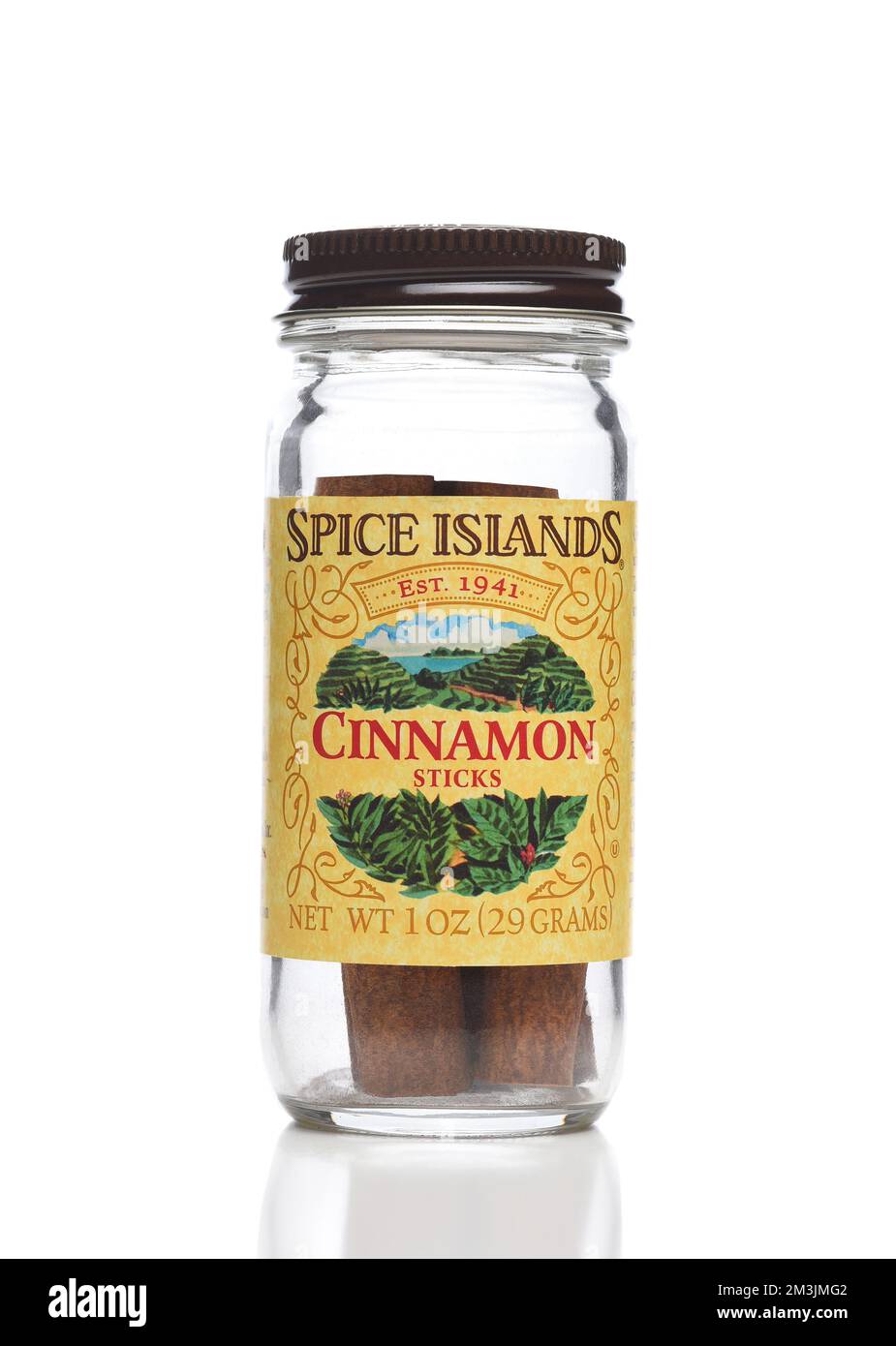 IRVINE, CALIFORNIA - 15 DEC 2022: A bottle of Spice Islands Cinnamon Sticks, derived from the dried inner bark of the tropical cassia tree Stock Photo