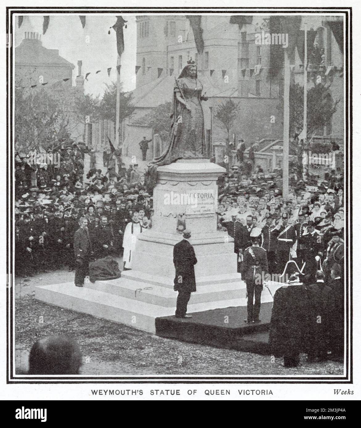 The life-size bronze statue of Queen Victoria on a massive pedestal of Portland stone, to commemorate her reign. Standing at the eastern extremity of Weymouth. Unveiled by Prince Henry of Battenberg, designed by George Blackall Simonds.       Date: 20th October 1902 Stock Photo