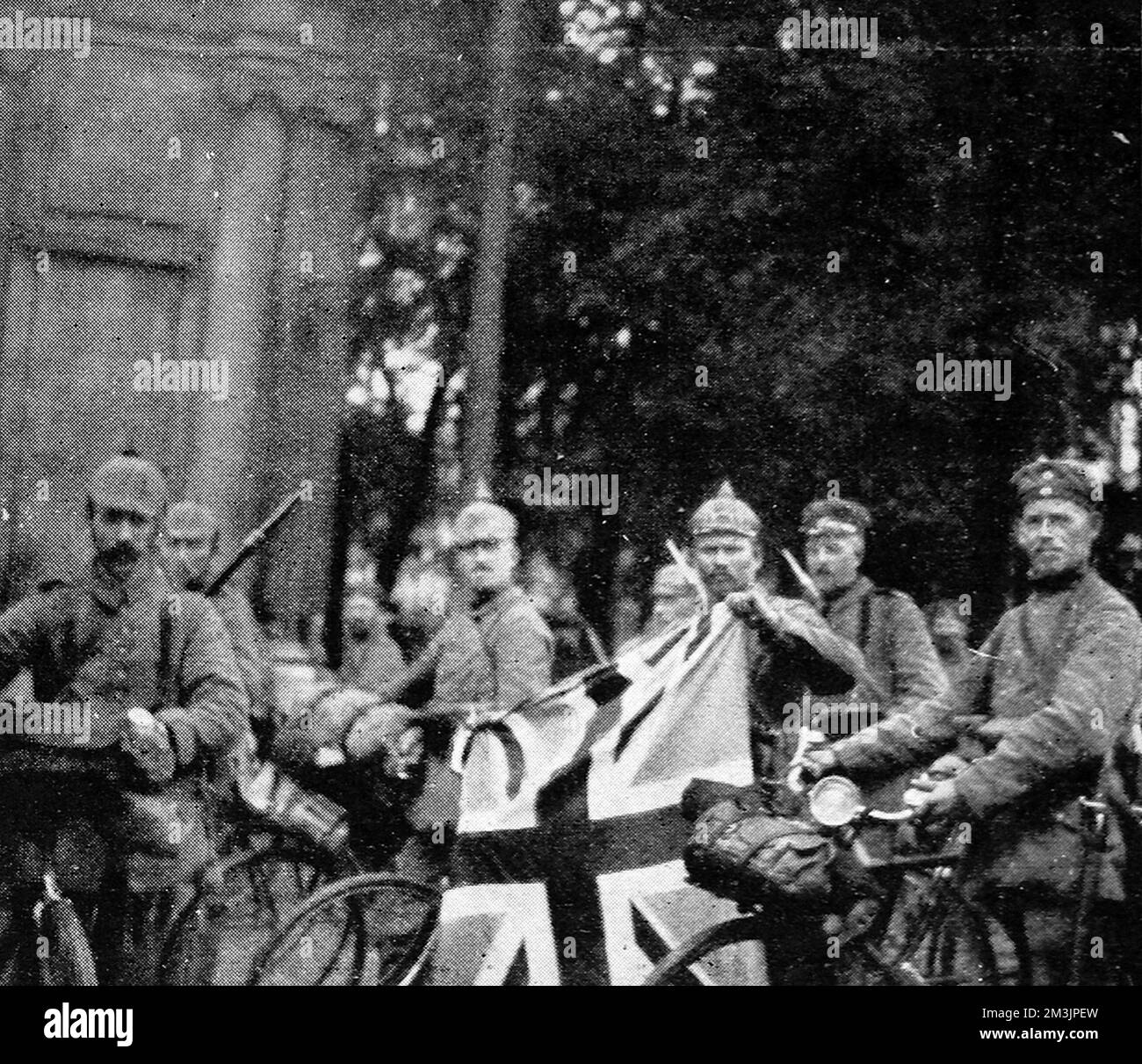 German soldiers flaunting the Union Jack flag in Bruges during their westward advance into Belgium in October 1914. Stock Photo