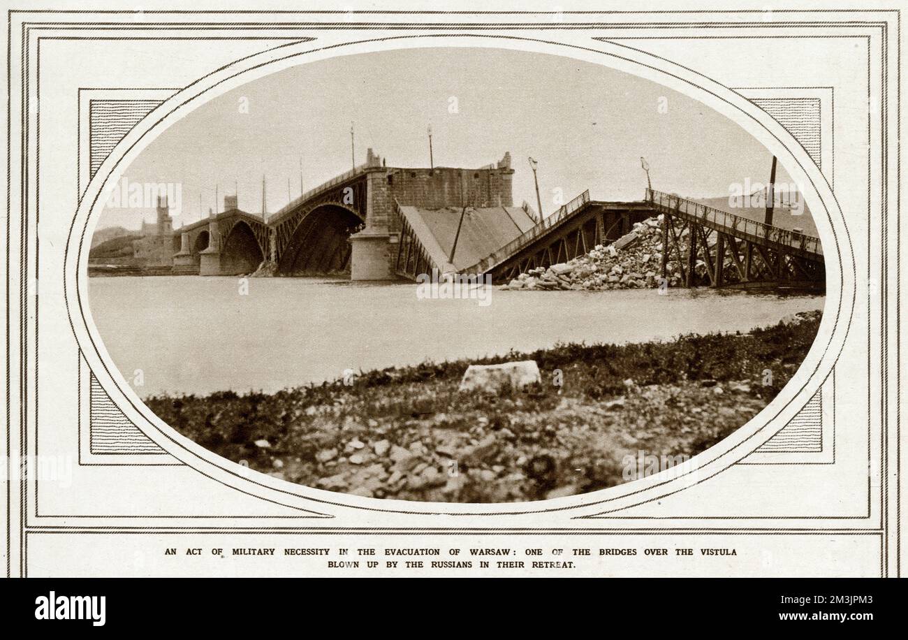 A bridge over the Vistula at Warsaw, blown up by the Russians in their retreat through Poland.  In May 1915, the combined forces of Austria-Hungary and Germany attacked the Russian army at Gorlice forcing the poorly-equipped Russians to retreat through Galicia and then Poland.  As well as around 3/4 million Russian prisoners, the advance of the German army also made refugees of around 10 million.     Date: 1915 Stock Photo