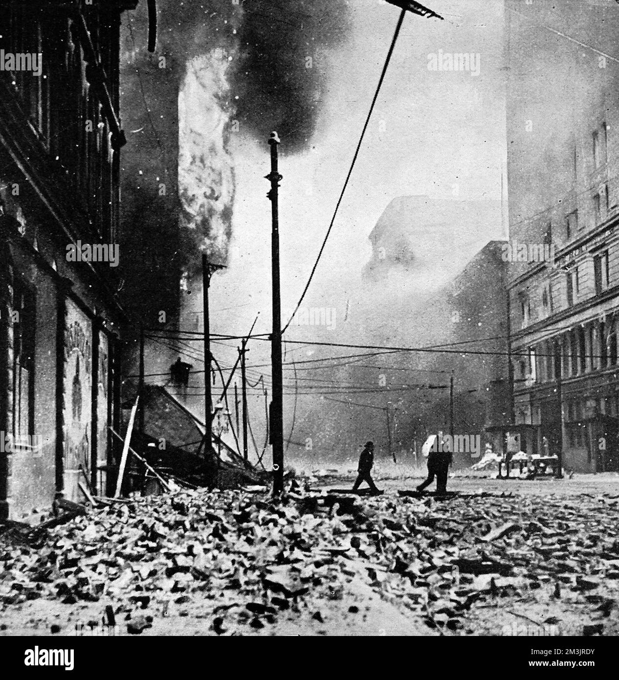 A burning street in San Francisco, a few men try to reach their offices to salvage what they can. The San Francisco earthquake occurred on the 18th April 1906 and measured 7.9 on the Richter scale. A violent shaking lasted for 45 seconds and could be felt from Southern Oregon to Southern Los Angeles. Three thousand people lost their lives with destruction to property amounting to  million.     Date:  1906 Stock Photo