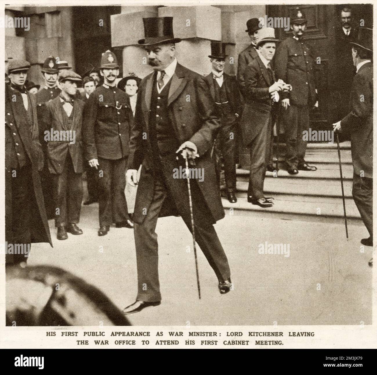 Lord Kitchener (1850 - 1916), in his first public appearance as Secretary for War, leaving the War Office to attend his first cabinet meeting. On the steps in the light-coloured top hat is Mr F E Smith, MP, Chief of the new Press Bureau (responsible for newspaper censorship). Stock Photo