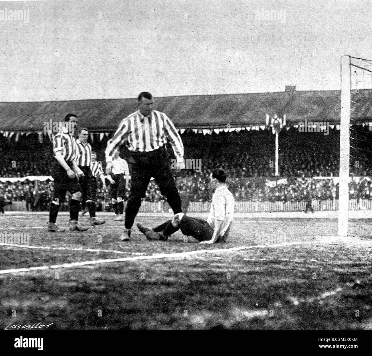 Photograph of the 1901 F.A. Cup Final between Tottenham Hotspur and Sheffield United held at Bolton.  The Cup was won by Tottenham, the first non-league team to win the Cup since the league was instigated, in a replay by 3 goals to 1.    The photograph shows the Sheffield United goalkeeper, William 'Fatty' Foulke, standing over a Tottenham striker after a collision between the two of them.  One of the largest men ever to play professional football, Foulke weighed 22 stone when he retired from football.     Date: 1901 Stock Photo