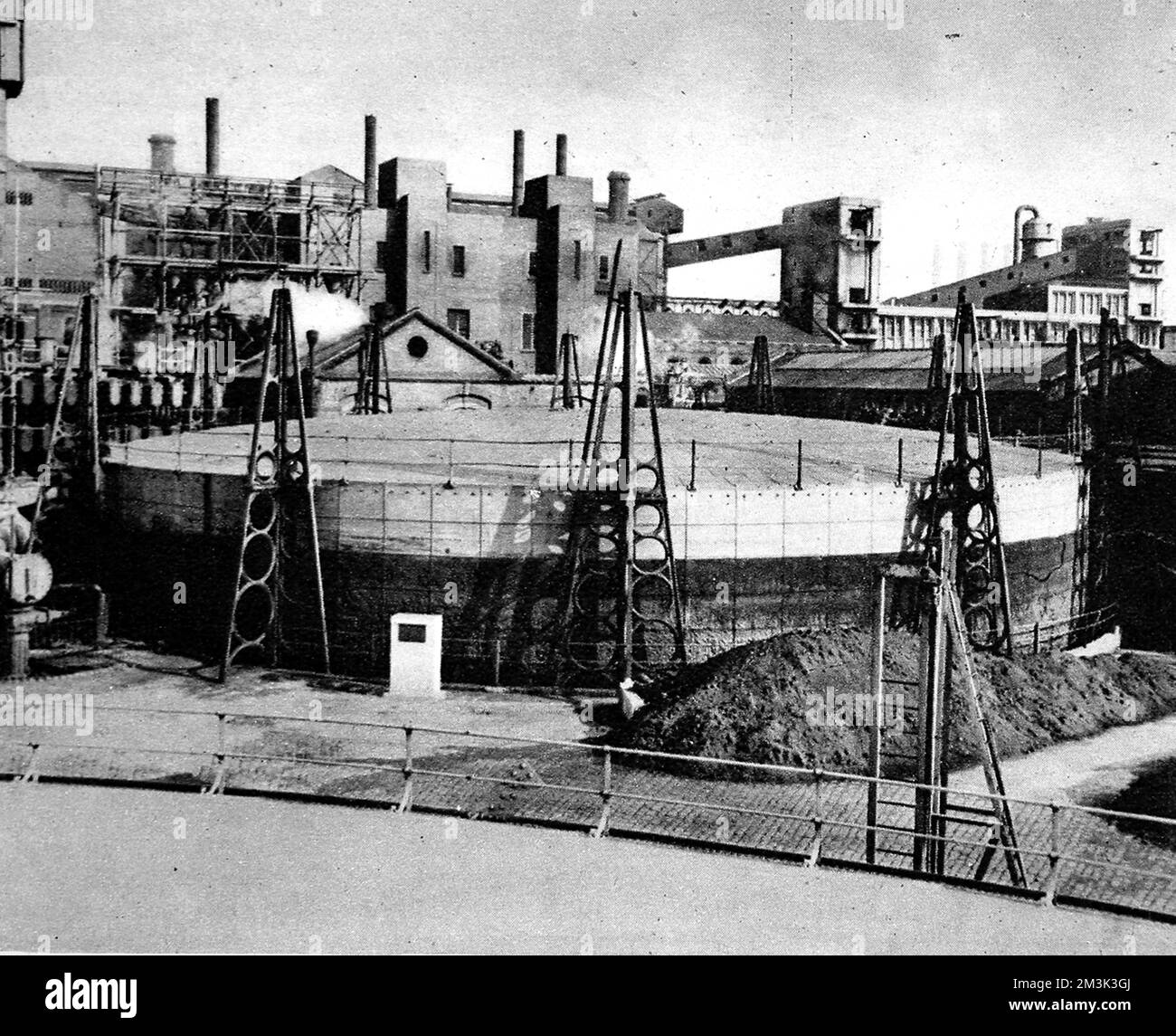 No.2 Gasometer, Sands End Lane, Fulham, 1954 Stock Photo Alamy