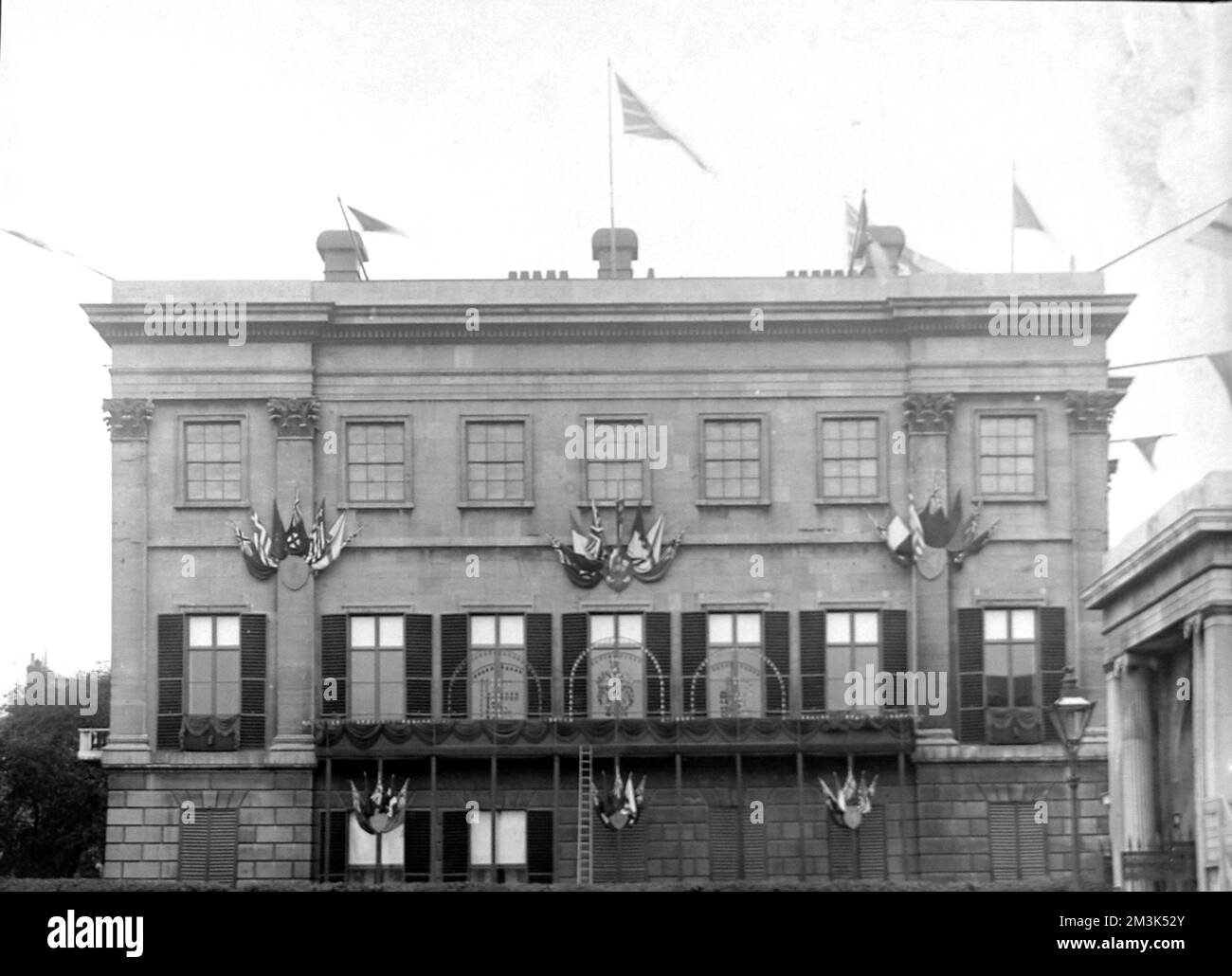 House in london exterior Black and White Stock Photos & Images - Alamy