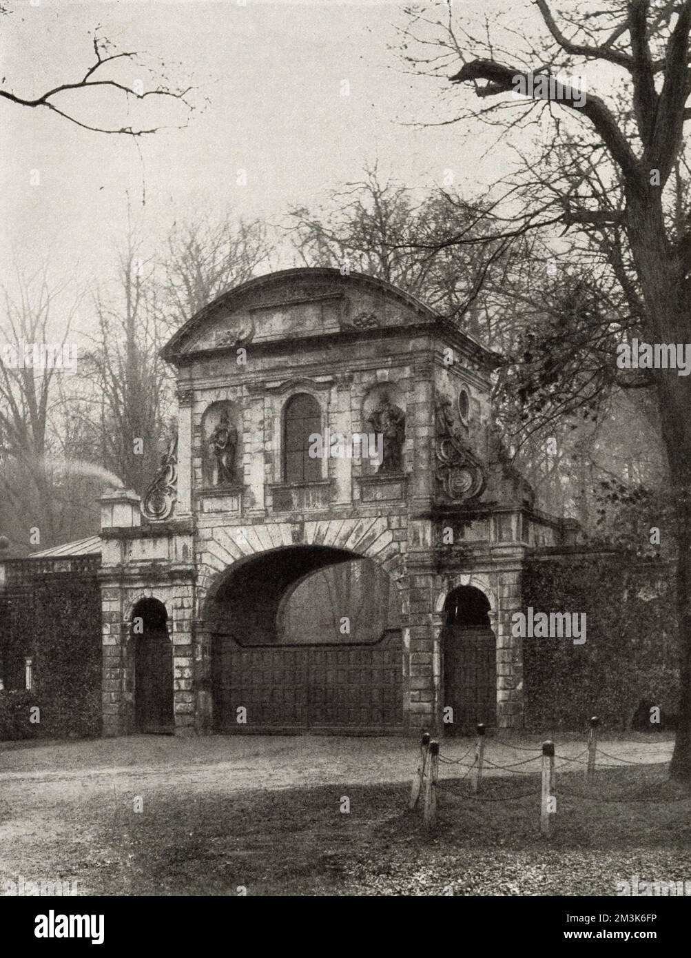 Temple Bar at Theobald's Park. The Temple Bar had stood in Fleet Street, London, but was pulled down in 1878 and rebuilt in Waltham Cross. Later in 2004 it will return to London and be rebuilt at Paternoster Square near to St. Paul's Cathedral. Stock Photo