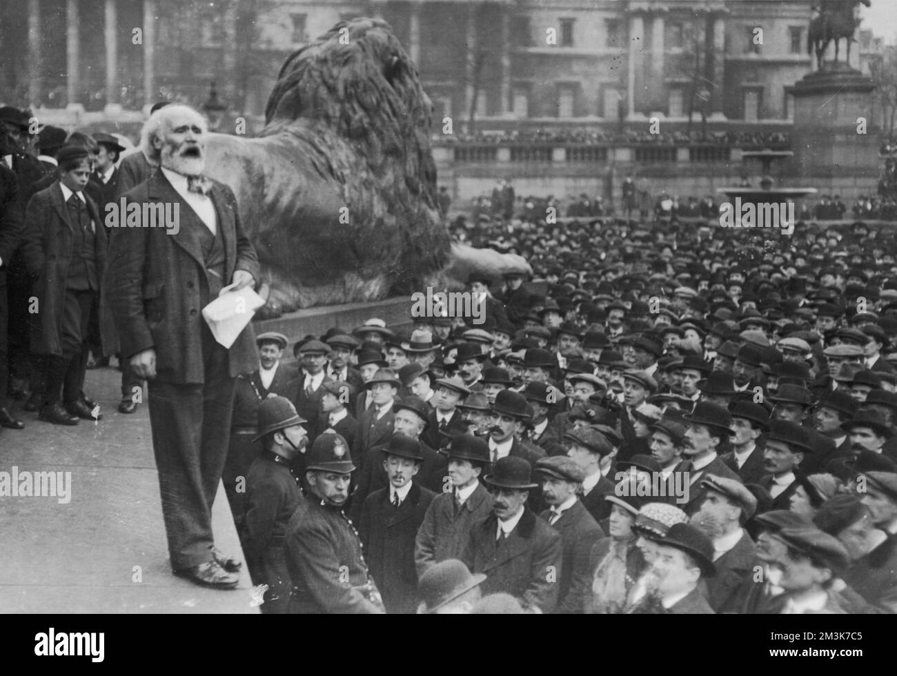 Keir Hardie (1856-1915), founder of the Labour party, addressing suffragettes at a free speech meeting. Stock Photo