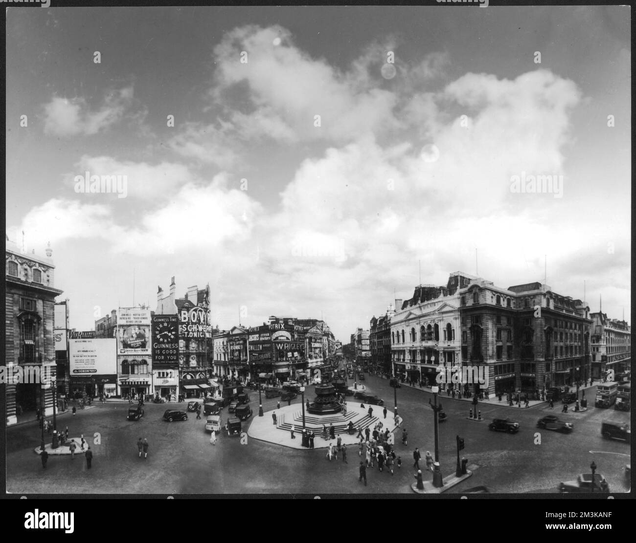 Piccadilly Circus, London 1947 Stock Photo - Alamy