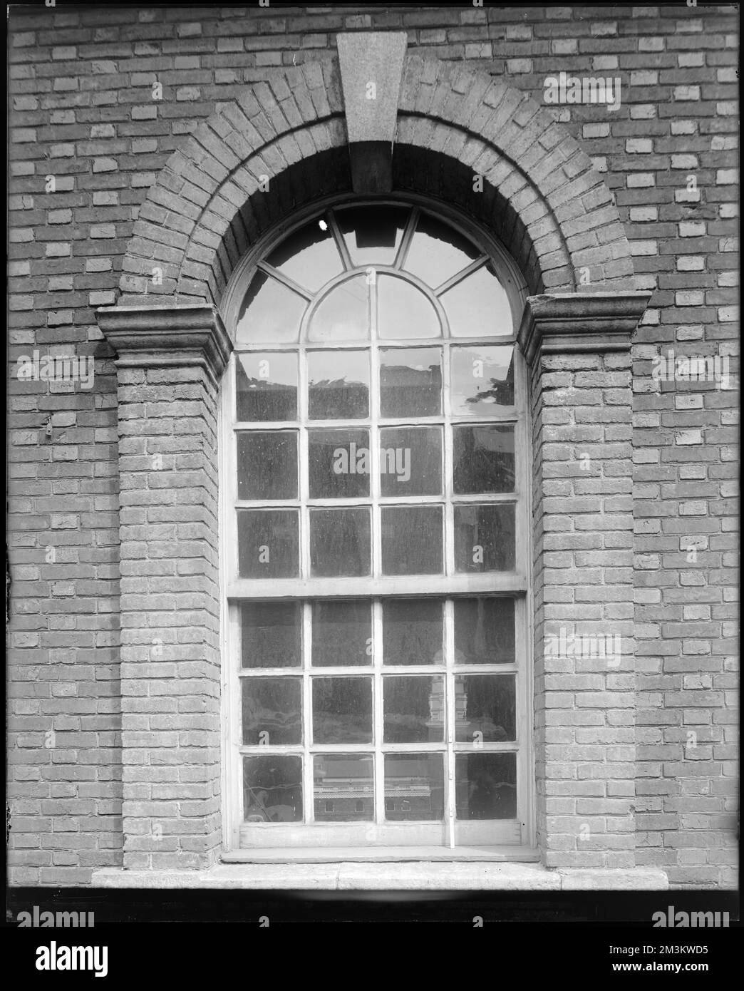 Philadelphia, Pennsylvania, 20 North American Street, exterior detail, window, Christ Church