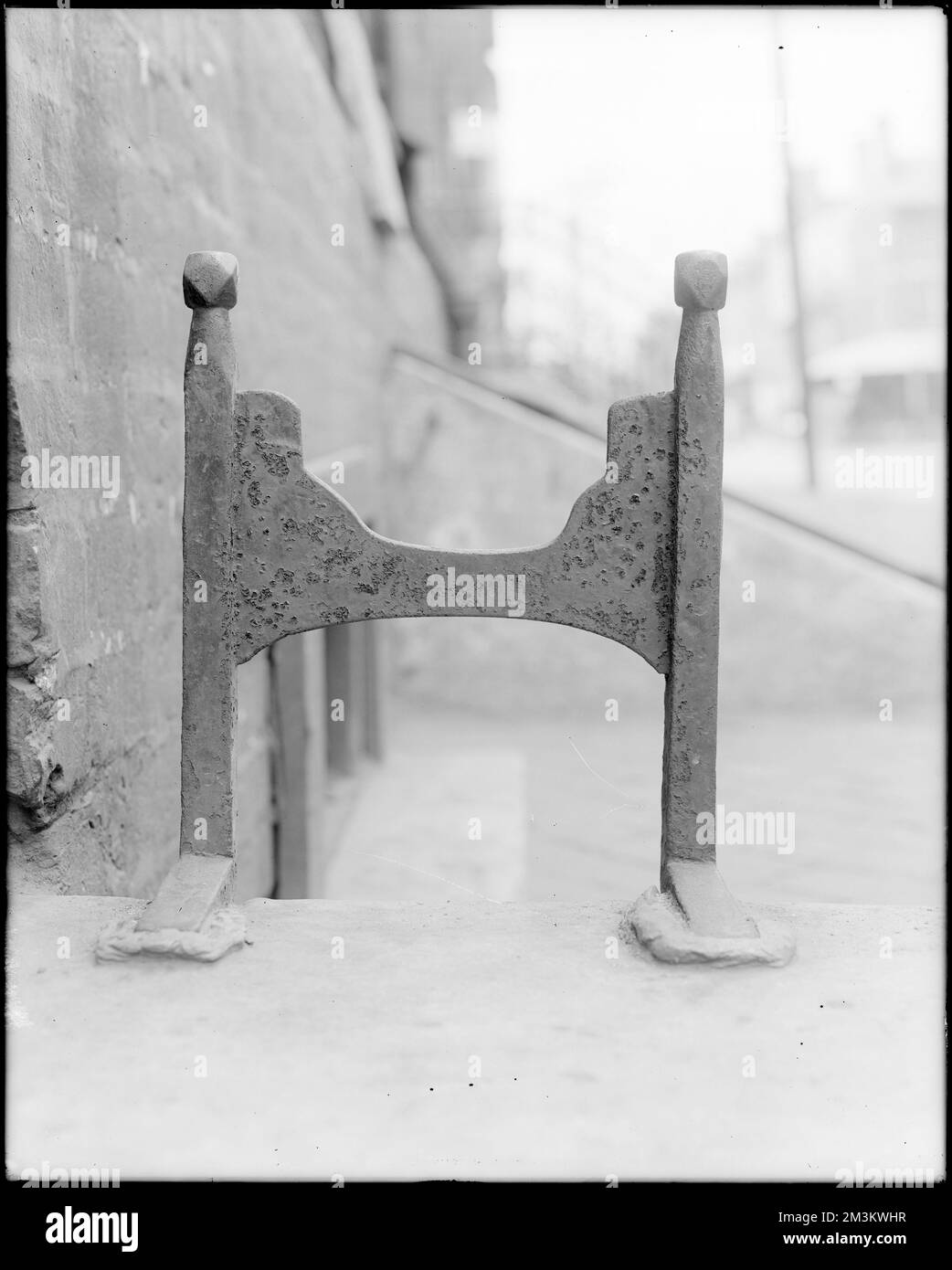 https://c8.alamy.com/comp/2M3KWHR/philadelphia-pennsylvania-3rd-and-spruce-street-exterior-detail-foot-scraper-ironwork-shoe-industry-frank-cousins-glass-plate-negatives-collection-2M3KWHR.jpg