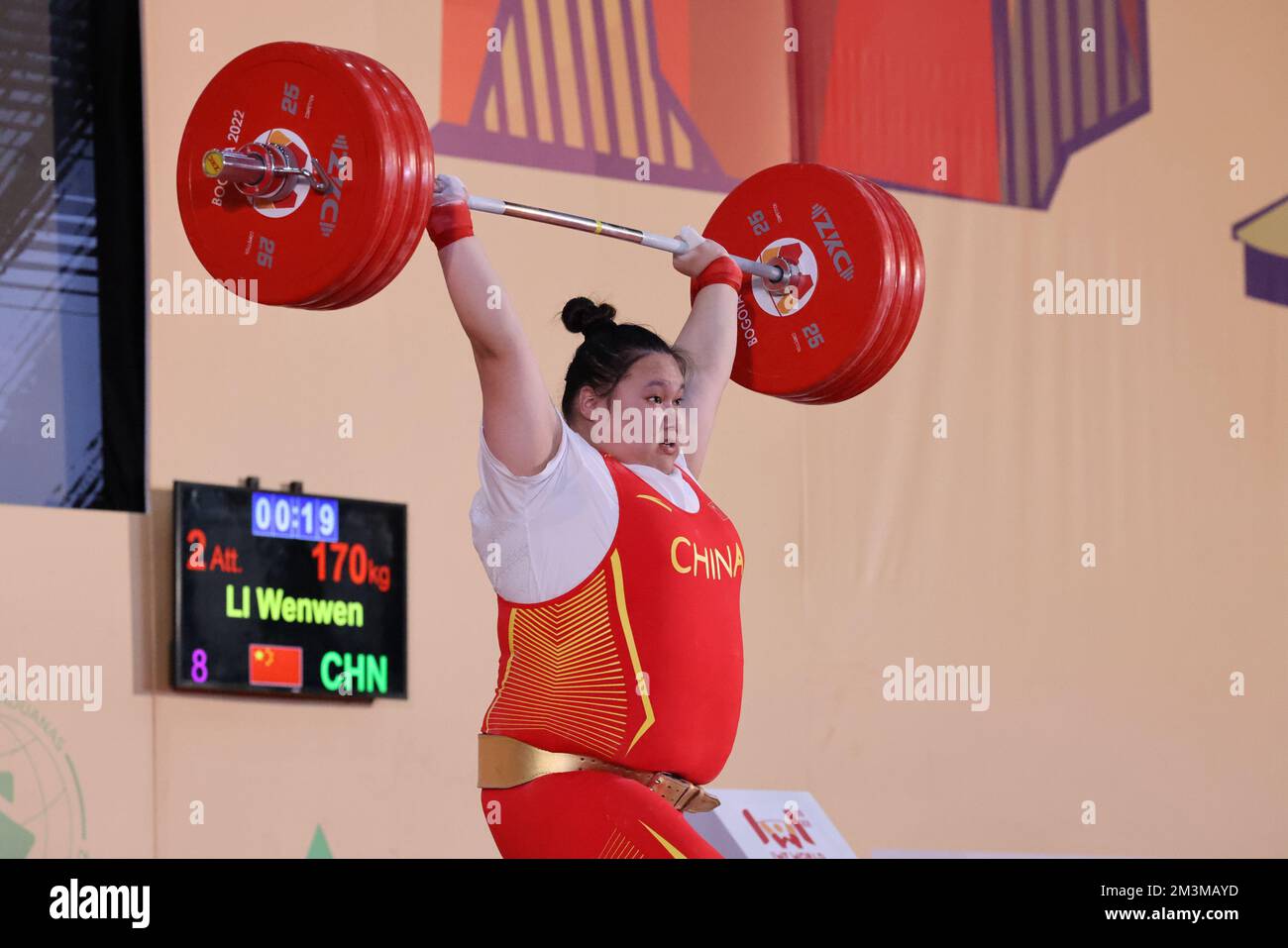 Bogota, Colombia. 15th Dec, 2022. Li Wenwen of China competes during the womens 87kg clean and jerk event at the 2022 World Weightlifting Championships in Bogota, Colombia, Dec