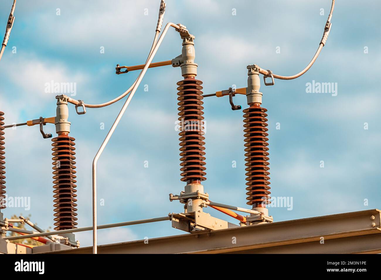 Current and voltage converter for an electrical substation. Dielectric