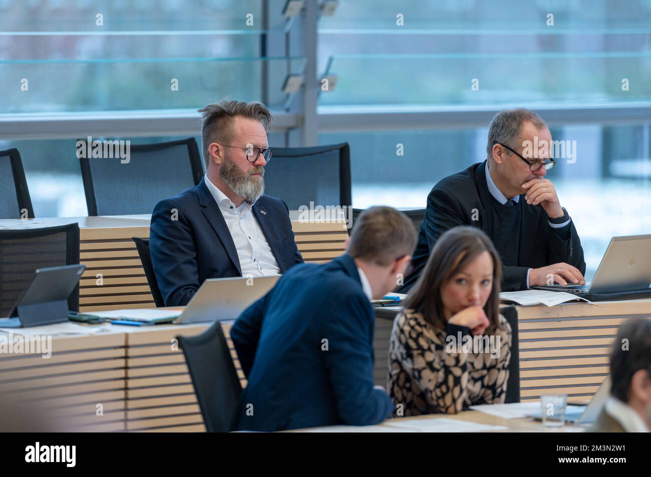 Plenarsitzung im Landeshaus Kiel Minister und Staatssekretäre auf der Regierungsbank Stock Photo