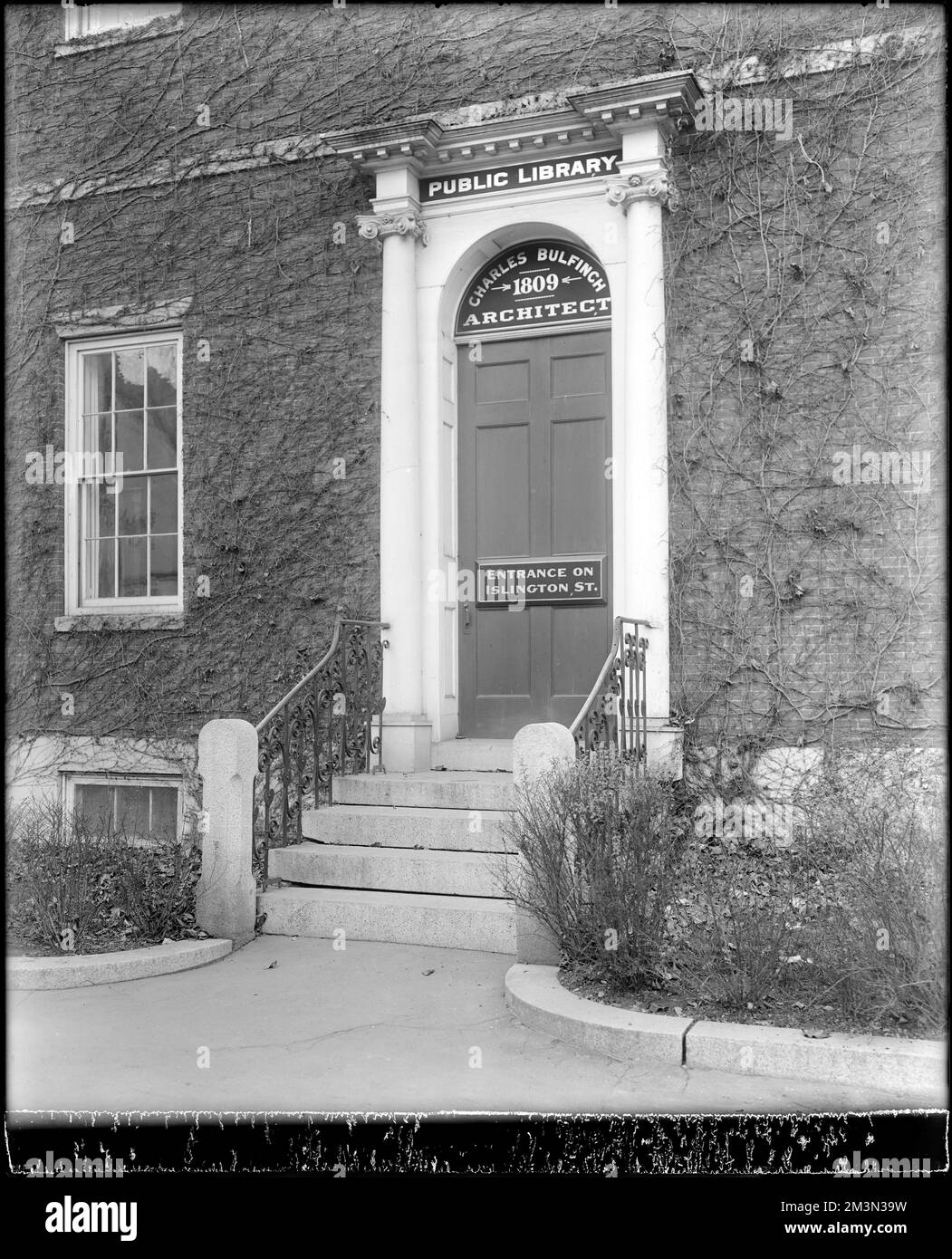 Portsmouth, New Hampshire, 8 Islington Street, exterior detail, door