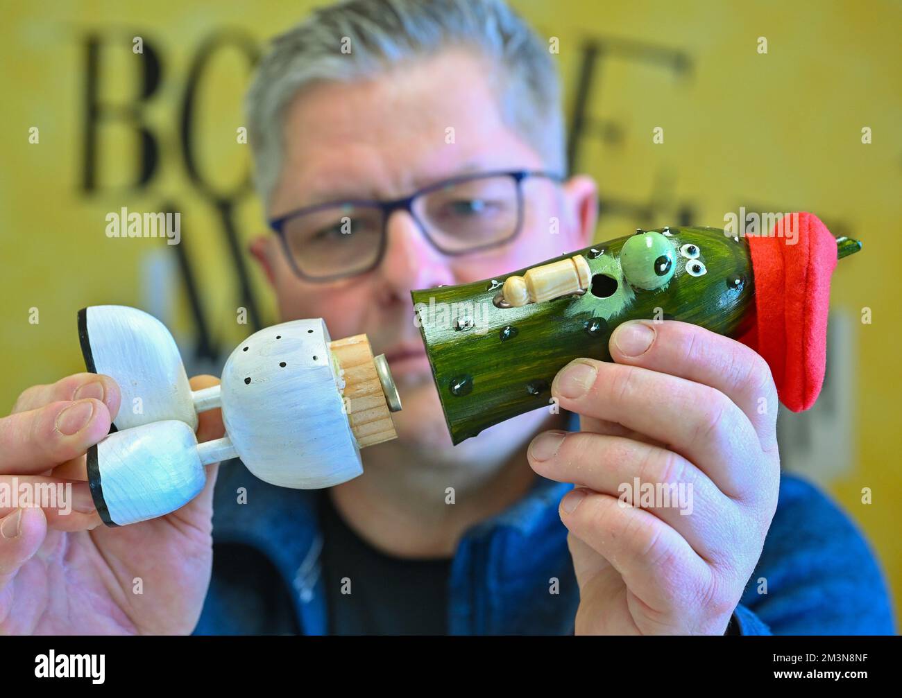 16 December 2022, Brandenburg, Freesdorf Gerd Paegert, artist, painter