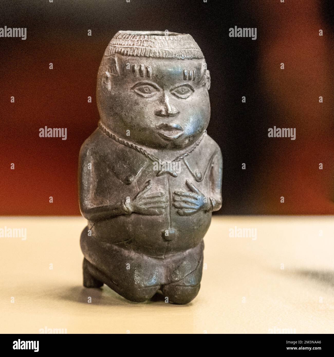 Hamburg, Germany. 16th Dec, 2022. The ceremonial vessel of a kneeling