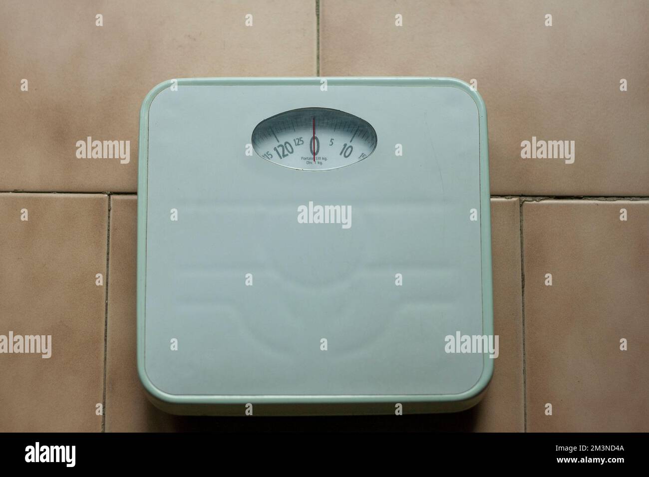 Analog weight scale Stock Photo by ©billiondigital 118559304