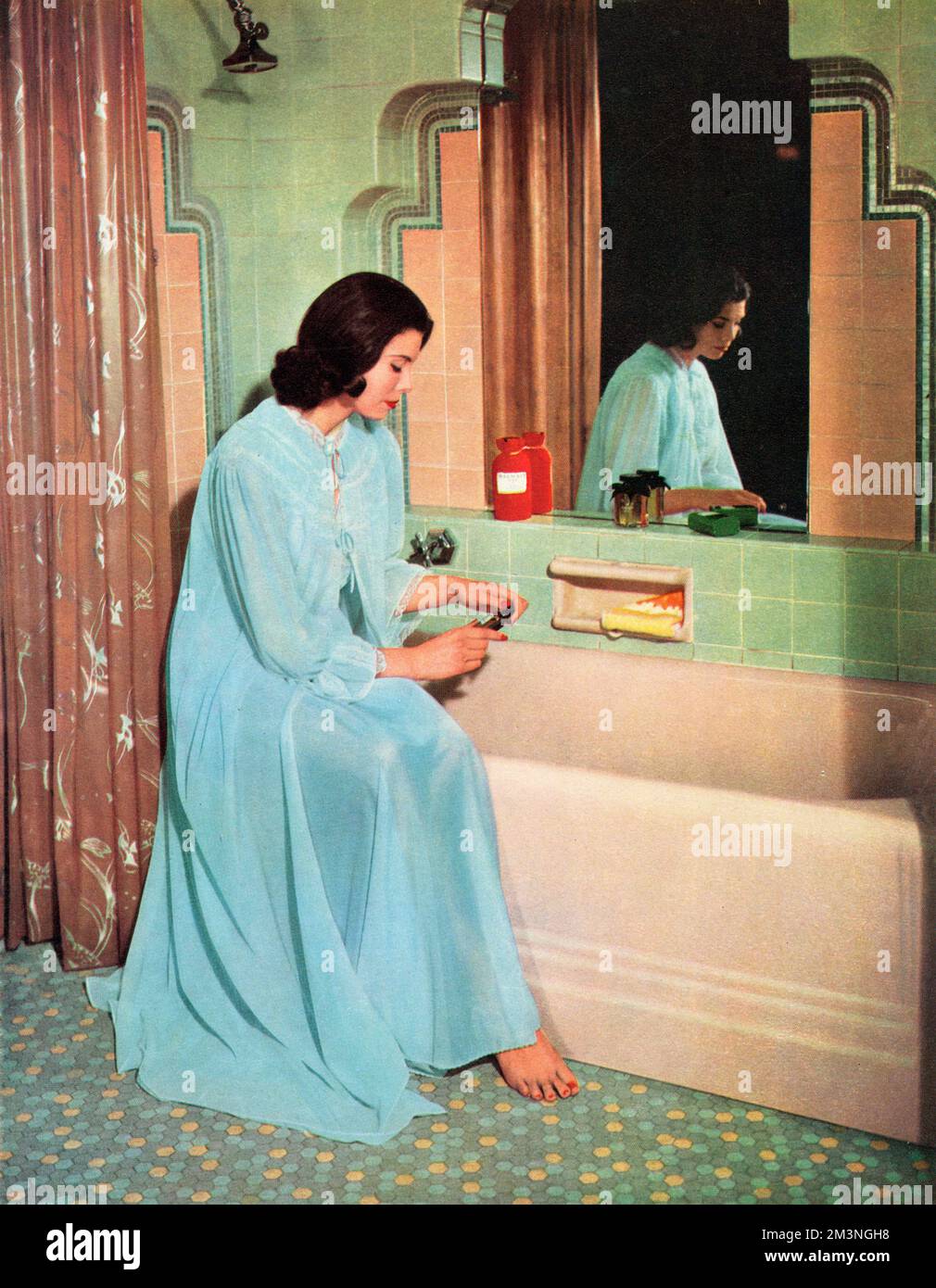 Bathtime 1950s hi-res stock photography and images - Alamy