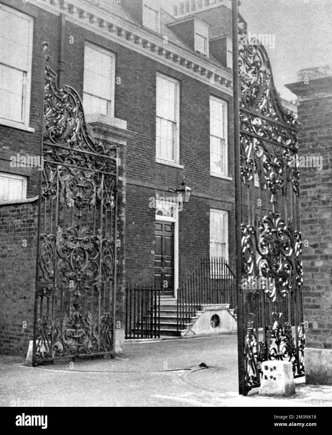 The grace and favour house at Kensington Palace which was the first home of Princess Margaret following her marriage to Anthony Armstrong Jones in May 1960.     Date: 1960 Stock Photo