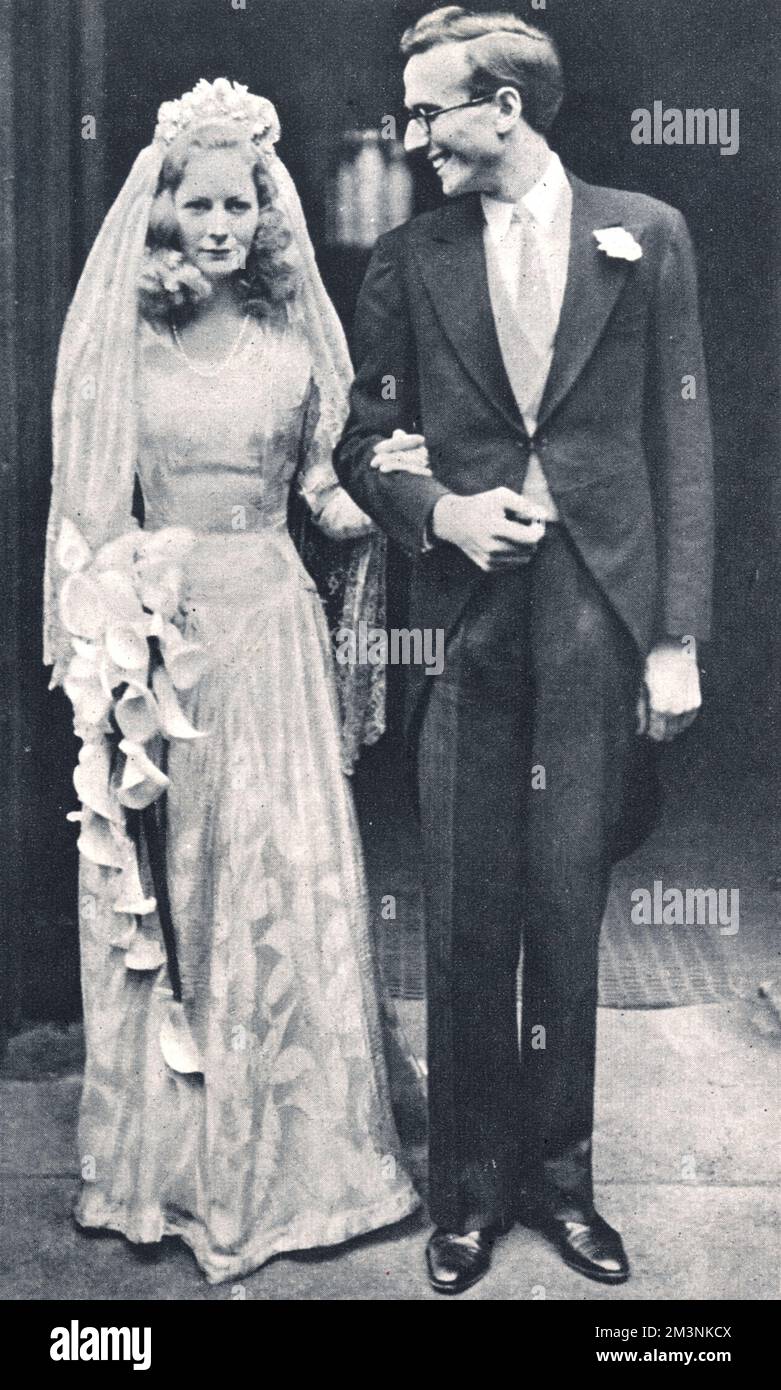 Marriage of Nicholas Mosley (born 1923) to Miss Rosemary Salmond, daughter of Marshal of the Royal Air Force Sir John Salmond.  Sir Nicholas Mosley, 7th Baronet, of Ancoats, 3rd Baron Ravensdale, MC (born 25 June 1923) is a British novelist. He is the eldest son of Sir Oswald Mosley, 6th Baronet and Lady Cynthia Mosley, a daughter of Marquess Curzon of Kedleston, Viceroy of India and Foreign Secretary. Diana Mosley (one of the noted Mitford family) was his stepmother.  Nicholas and Rosemary had four children and divorced in 1974.         Date: 1947 Stock Photo