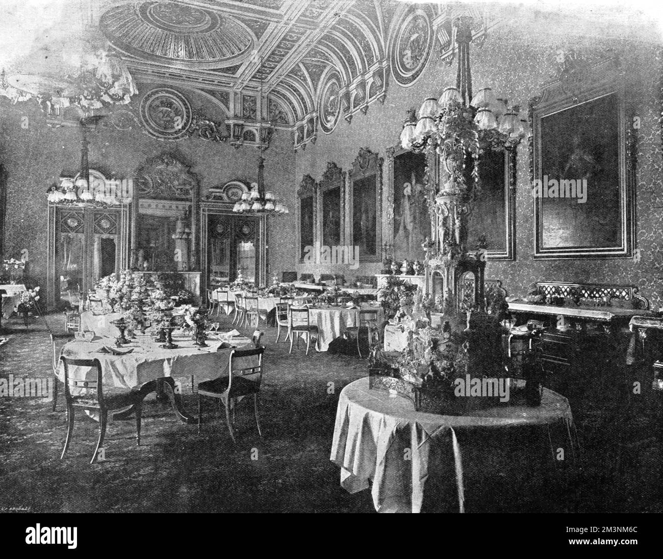 Windsor castle interior hi-res stock photography and images - Alamy