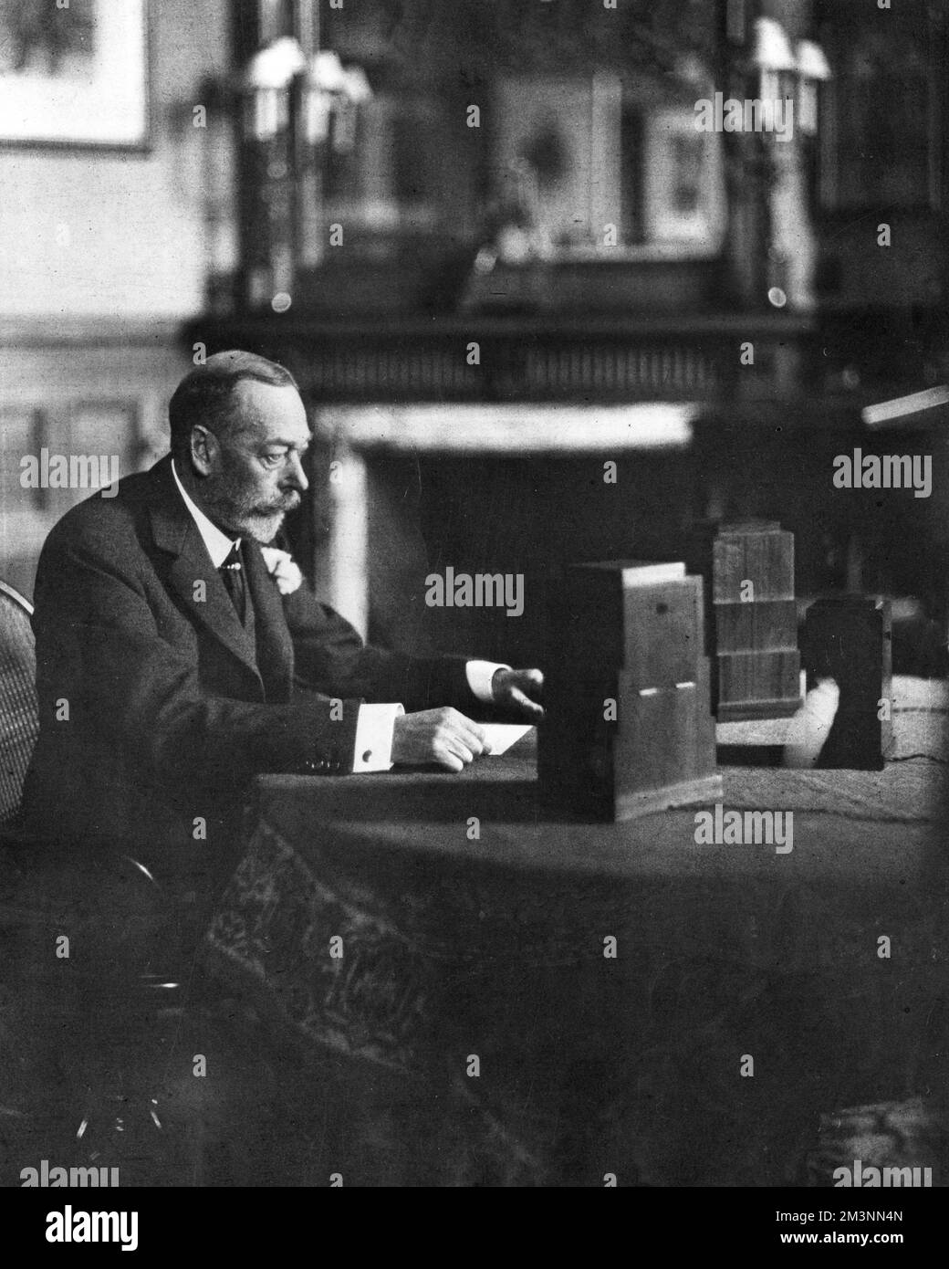 George V Christmas radio broadcast Stock Photo - Alamy