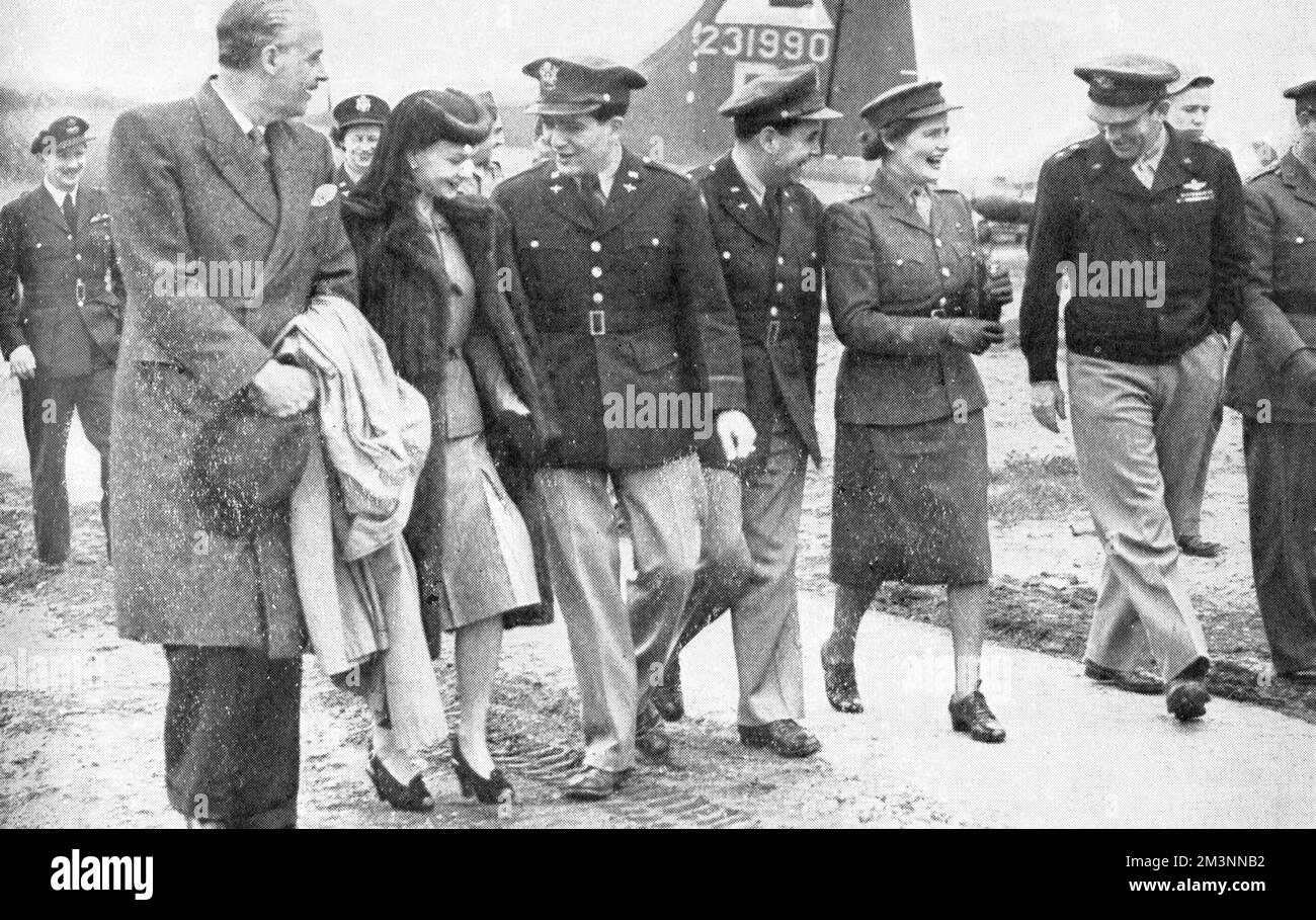 After breaking a bottle of Coca-Cola across the nose of a new Fortress aircraft and naming it 'Stage Door Canteen', Miss Mary Churchill left the airfield with some of the officers. On the left are Alfred Lunt, the actor, and Vivien Leigh, actress and film star who were also at the ceremony.     Date: 1944 Stock Photo