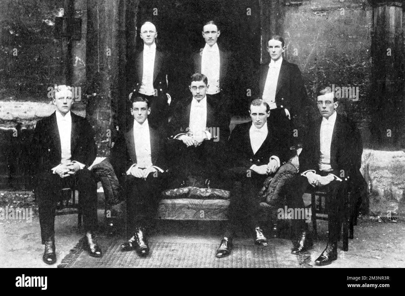 Members of the Phoenix Club including, front row, second from right, the Hon. Denys Finch-Hatton,(1887 - 1931), later a big game hunter and lover of Karen Blixen (Isak Dinesen) immortalised in her novel, Out of Africa.  Denys attended Brasenose College, Oxford, where, as a member of the Phoenix Club, he is described as 'of golfing renown'.       Date: 1909 Stock Photo