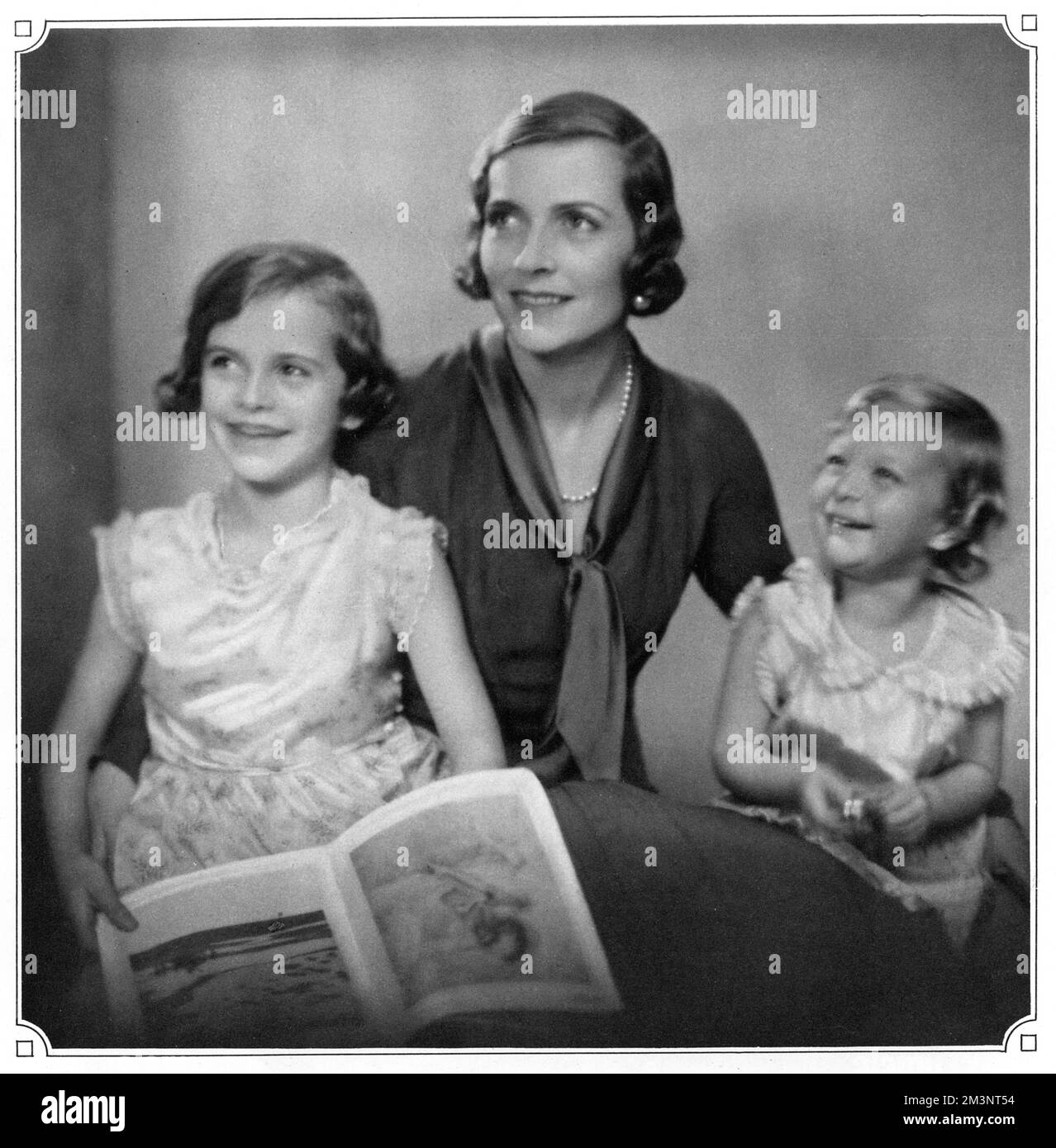 Edwina Mountbatten Daughter mother-daughter-photography-poses-mother-daughter-poses-mother