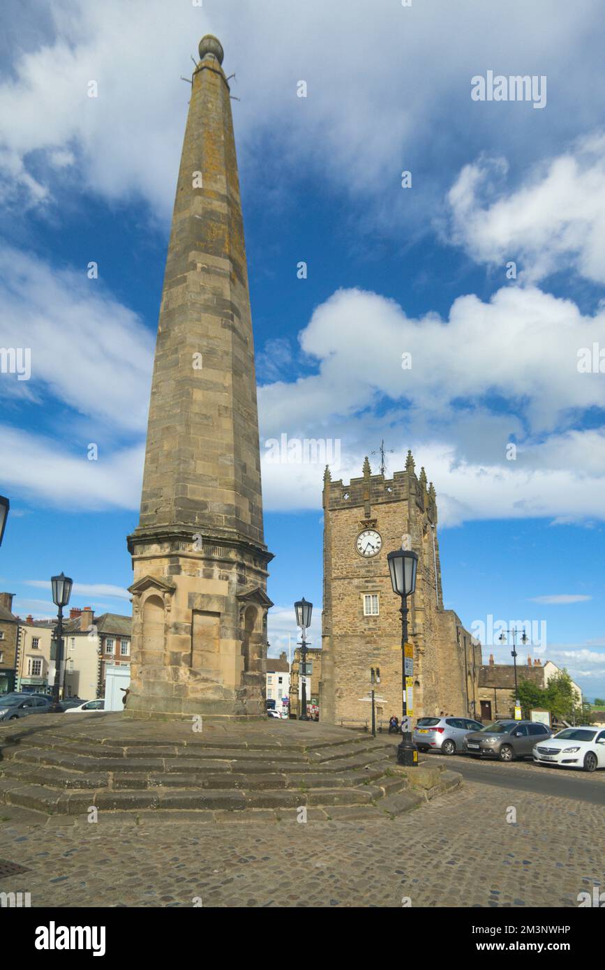 Richmond; ancient cobbled town centre. Looking east to Obelisk and Church of the Holy trinity,   Richmond, North Yorkshire England UK Stock Photo