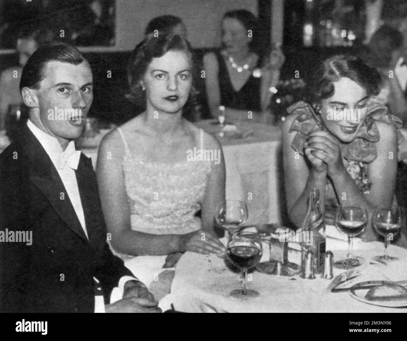 Deborah Freeman-Mitford (born 1920), now Dowager Duchess of Devonshire, pictured at a nightclub in 1939 with Lord Lansdowne and the Hon. Veronica Fraser.  1939 Stock Photo