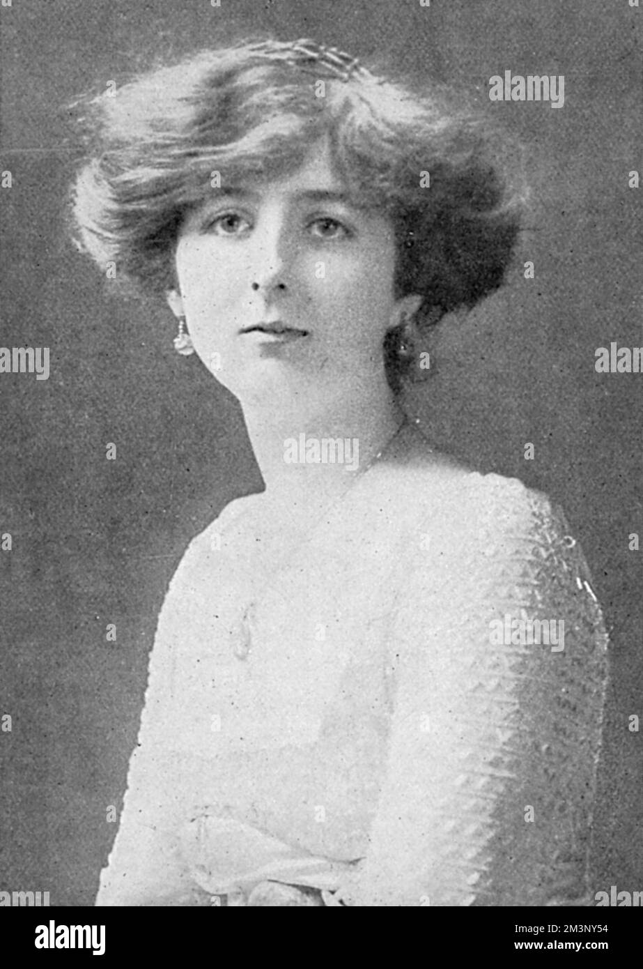 Lady Idina Sackville, at the time of her engagement to Mr David Euan  Wallace, her first husband, whom she divorced in 1919.  Five-times married Idina would gain notoriety as part of the Happy Valley Set when she moved to Kenya in 1924 with her third husband, Josslyn Hay, Earl of Errol.  With her serial marriages and reputation for debauched decadence, she inspired the character of 'The Bolter' in Nancy Mitford's novels, The Pursuit of Love and Love in a Cold Climate, Evelyn Waugh's Vile Bodies and the character Iris Storm in The Green Hat by Michael Arlen.       Date: 1913 Stock Photo