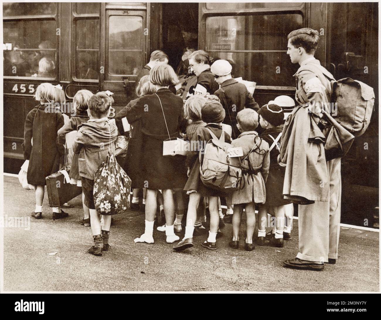 Children evacuation london wwii hi res stock photography and images alamy