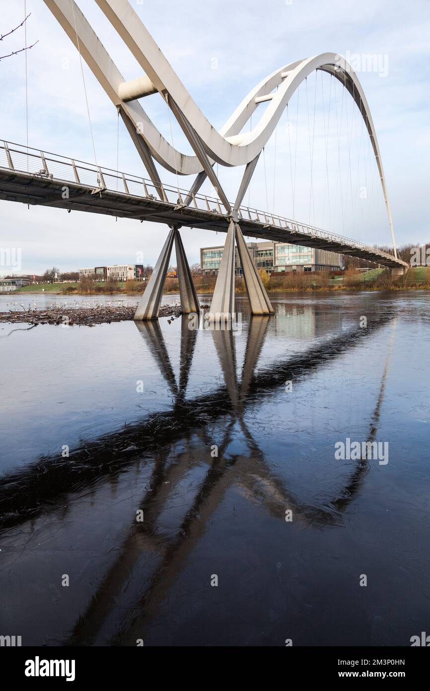 UK Weather.Stockton on Tees,UK 16th December 2022. The frozen waters of the River Tees at the Infinity Bridge. Children were still playing on a frozen pond in nearby Darlington despite warnings after the Solihull tragedy.  David Dixon / Alamy Stock Photo