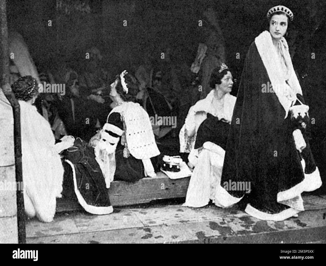 The Duchess of Leeds and the Countess of Annesley watching hopefully for their cars to arrive following the Coronation of King George VI at Westminster Abbey on 12 May 1937, while other peeresses turn their backs in resignation.  A torrential downpour afterwards meant that a large proportion of the 7500 guests at Westminster Abbey were left stranded waiting for cars up to five hours after the event had finished.       Date: 1937 Stock Photo