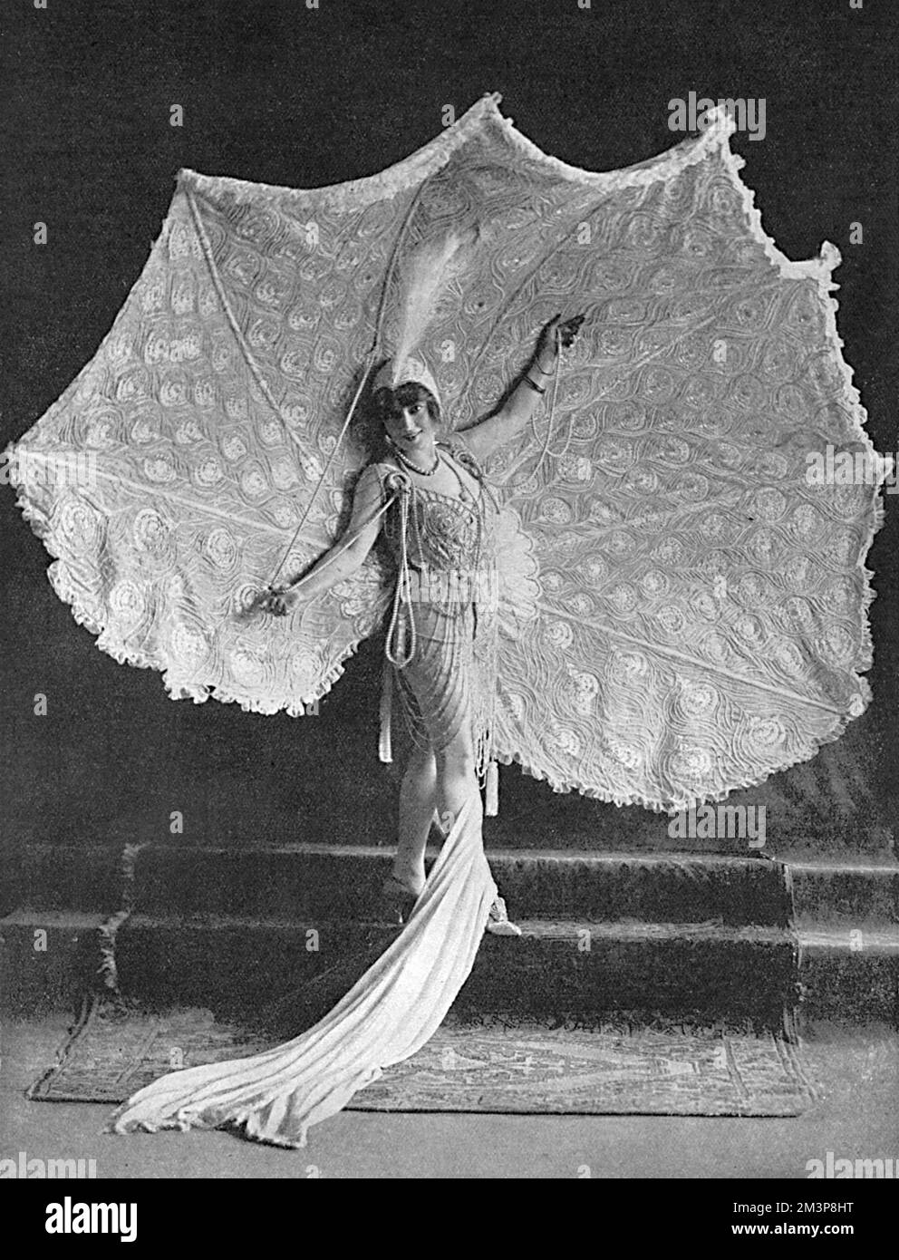 Miss Anna Held, appearing in 'Follow Me' at the Casino in New York, displaying her spectacular peacock gown with the 'tail spread'.       Date: 1917 Stock Photo