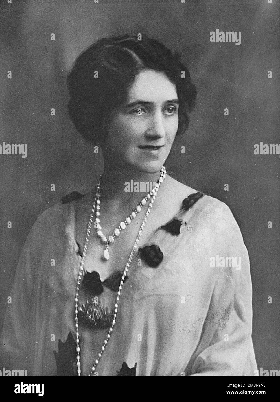 Pamela Bulwer-Lytton (n&#x9960;Chichele-Plowden), Countess of Lytton, who ran her own hospital for wounded soldiers during the First World War and organised a number of entertainments and enterprises in connection with raising money for war funds.       Date: 1917 Stock Photo