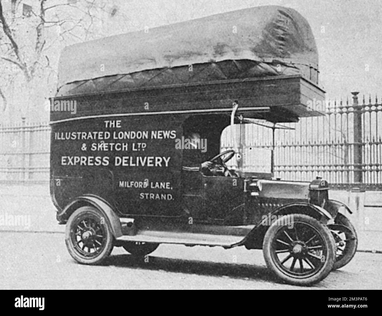 An example of coal-gas powered vehicles during the First World War, this example being the delivery van of the Illustrated London News and Sketch Ltd.  The fuel was found to be an efficient substitute for petrol, which was in short supply, though the disadvantage was the enormous rubber gas-bag required to be carried around on the roof of the vehicle.       Date: 1917 Stock Photo