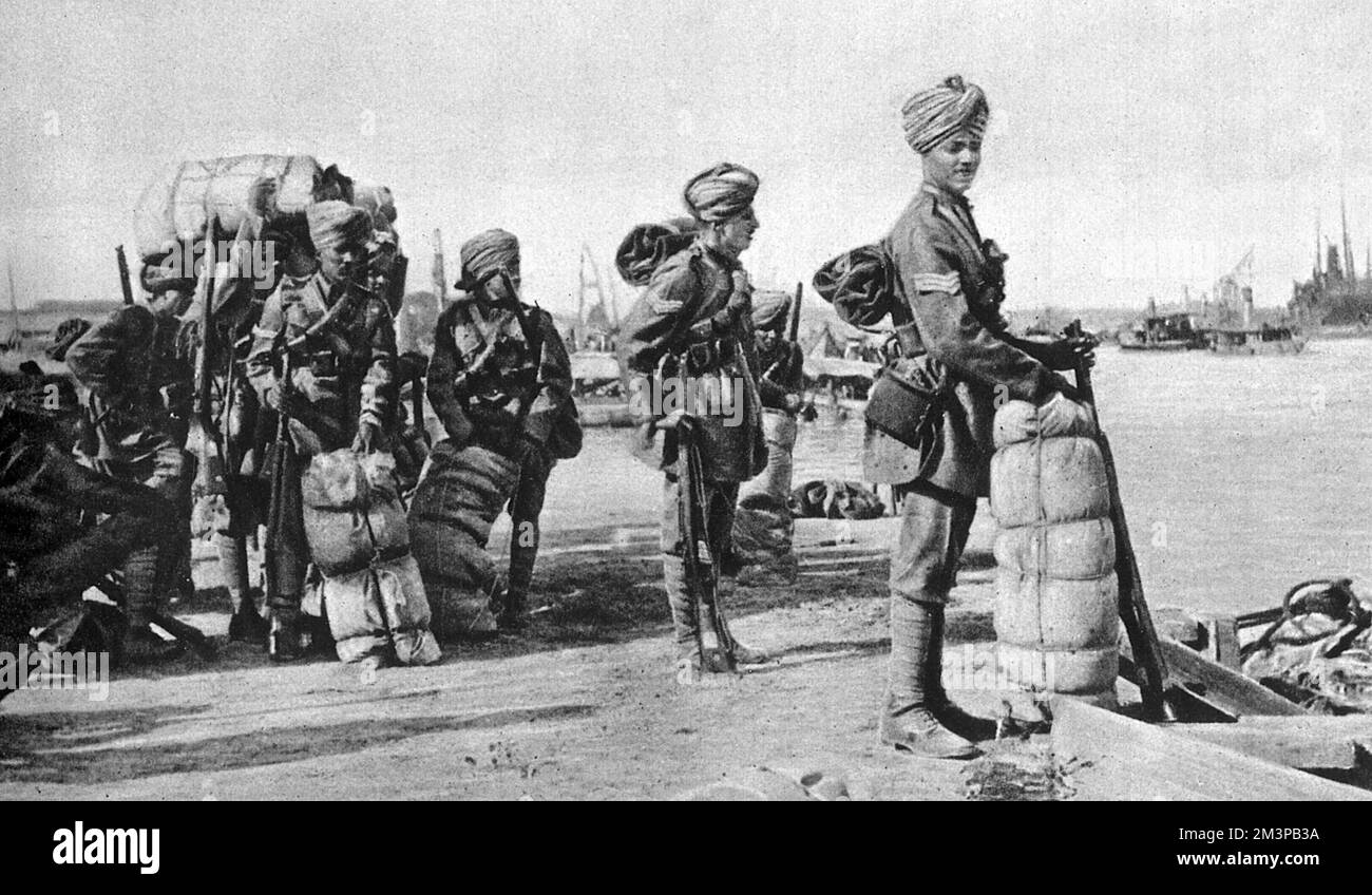 Indian soldiers at the seaport base of the army in Mesopotamia, about to go up the Tigris.     Date: 1918 Stock Photo