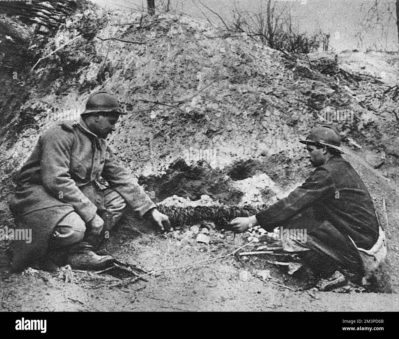 An official rat catcher of the French trenches, delivering his trophies to a non-commissioned officer. Special measures were put in place to combat rat infestation in the trenches: the French army employed rat catchers with dogs to tackle the problem, reportedly being rewarded with a penny per tail.     Date: 1916 Stock Photo
