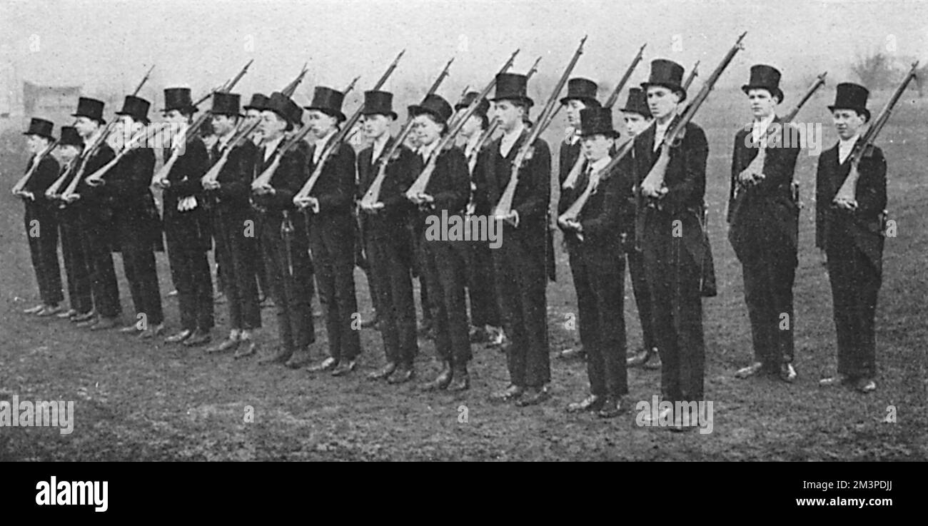 Schoolboy members of the Officers' Training Corp at Eton College going through an early morning drill before beginning the day's studies in 1915.       Date: 1915 Stock Photo