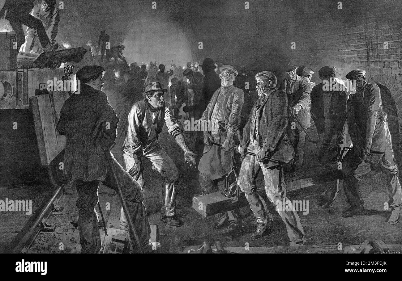 Labour and railway efficiency: Renewing the Permanent Way of a Great Main Line.  Sunday work in the tunnel of a great main line outside London - gangs of navvies relaying the permanent way.       Date: 1914 Stock Photo