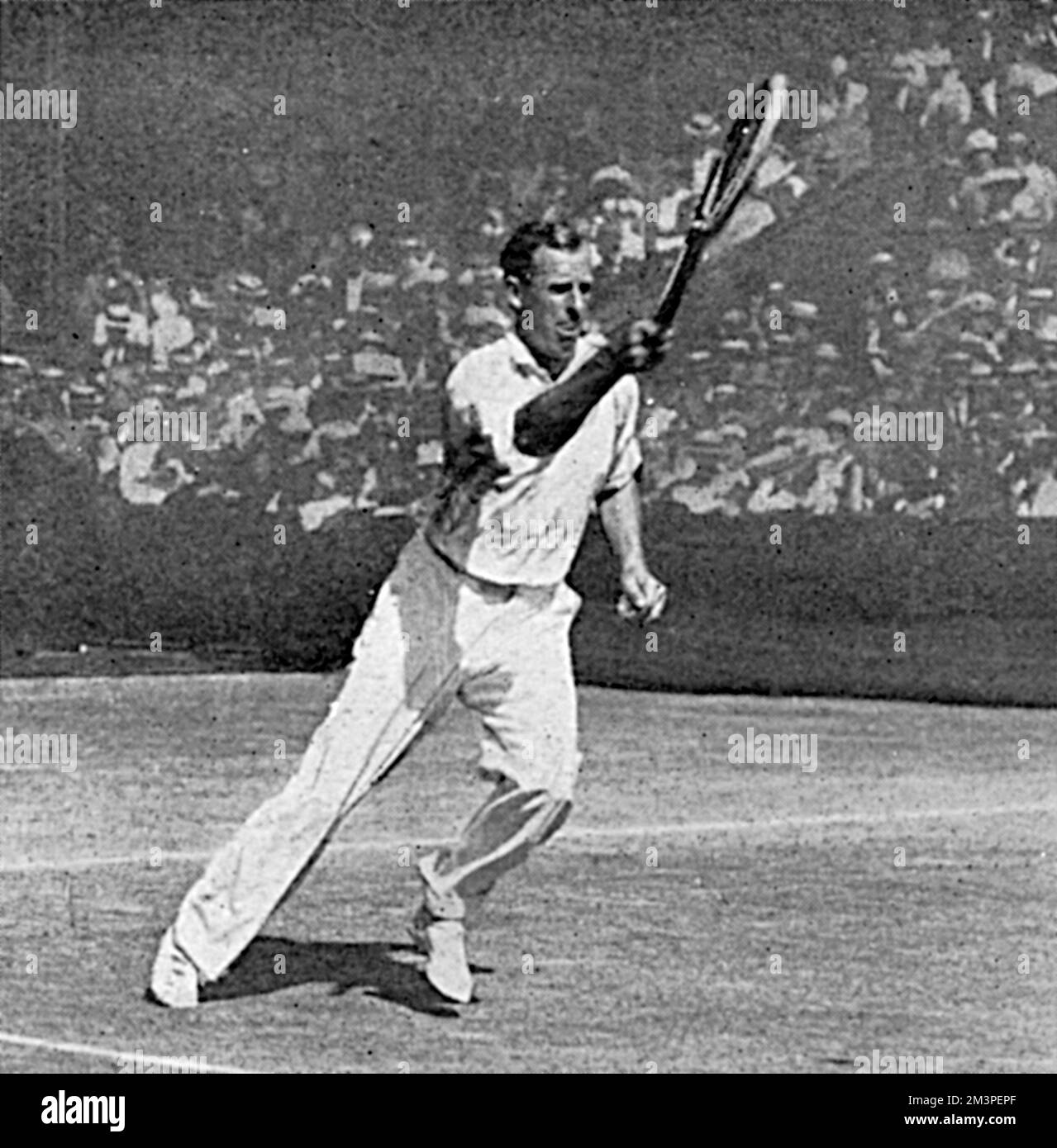 Anthony Frederick Wilding (1883 - 1915), shown in action in the men's final at the 1914 Wimbledon tennis championship against Norman Brookes.  Wilding had won Wimbledon in four consecutive years but was beaten by Norman Brookes that year.  He was killed in May 1915 at the Battle of Aubers Ridge.     Date: 1914 Stock Photo